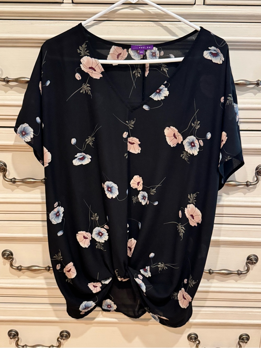 West Kei Black Floral Twist-Hem V-Neck Top